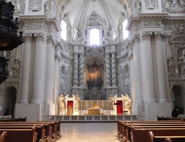 München_Theatinerkirche_Altar